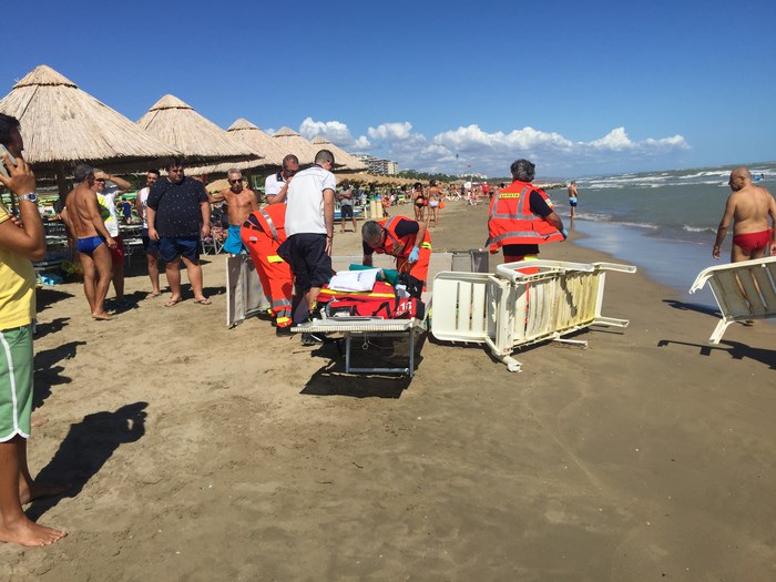 Morte per annegamento allo stabilimento La Lampara a Pescara