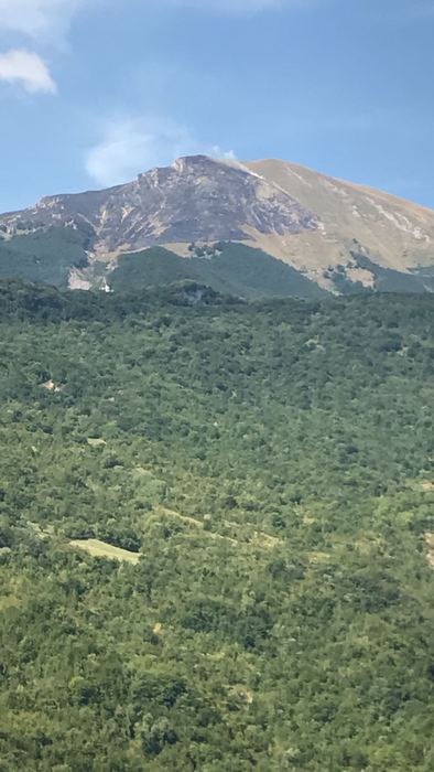 Rigopiano, tornano le fiamme sul Monte Siella