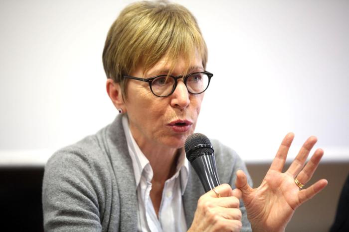 TV: Milena Gabanelli rifiuta la condirezione di Rainews, ridotto il compenso di Bruno Vespa