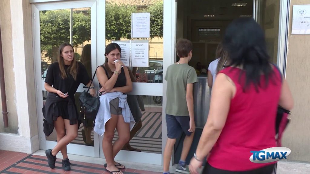 Chieti, ore di coda per i vaccini obbligatori dei bambini