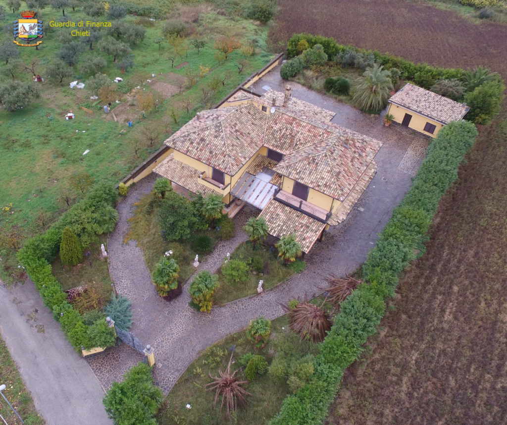 Codice antimafia a Vasto, confiscati appartamenti e villa a famiglia rom senza reddito