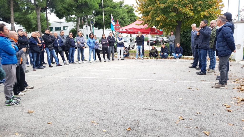 Il prefetto ai lavoratori Honeywell: è meglio sospendere lo sciopero