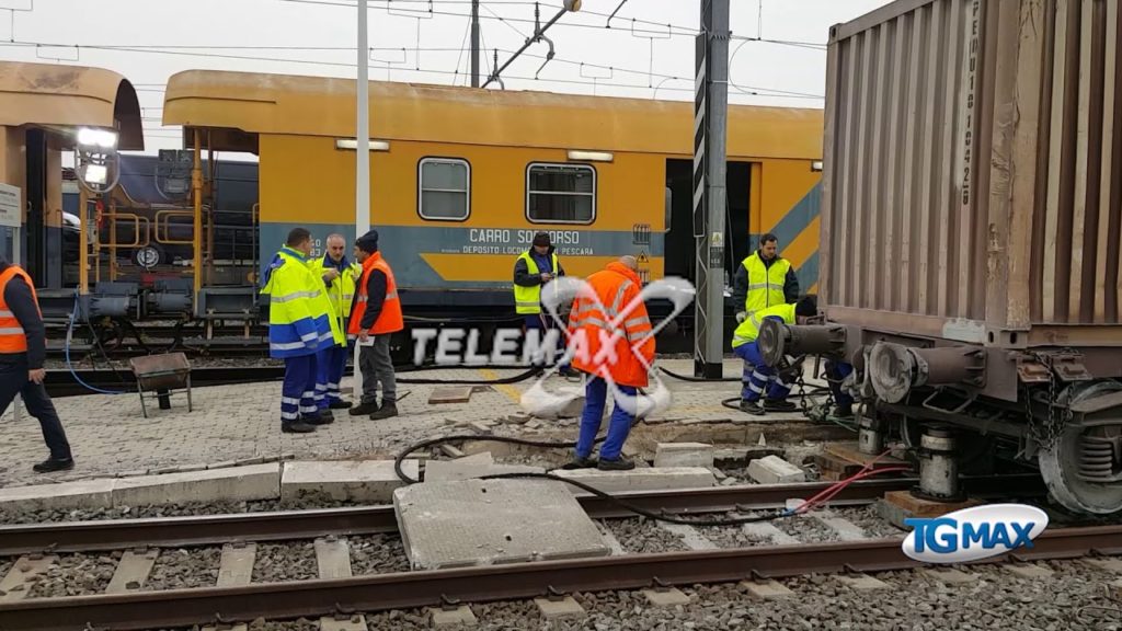Treno merci deraglia a Fossacesia: nessun ferito, ma rallentamenti e ritardi