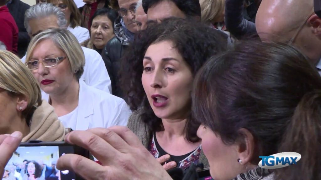 Vaccini: la protesta di una madre col ministro Lorenzin