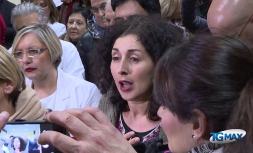Vaccini: la protesta di una madre col ministro Lorenzin