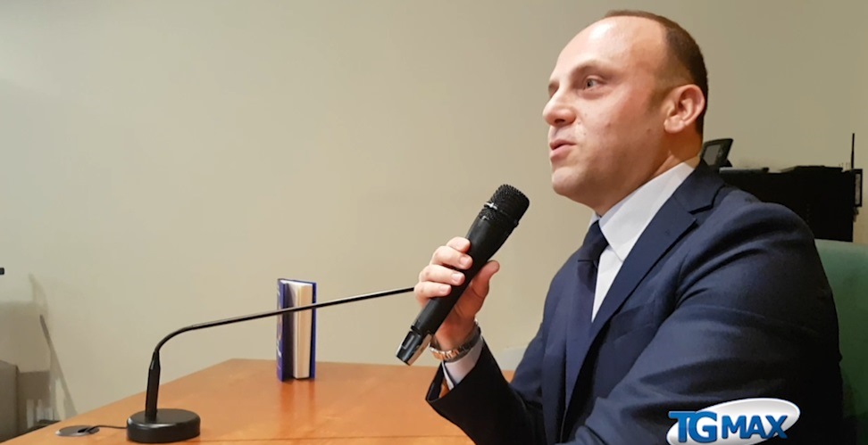 Gli ex Negri Sud abbracciano il prof. Moschetta al seminario su cibo e DNA