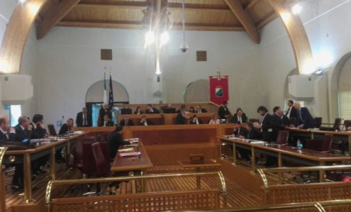Sen. D’Alfonso resta governatore dell’Abruzzo, l’assemblea regionale ha votato la non incompatibilità