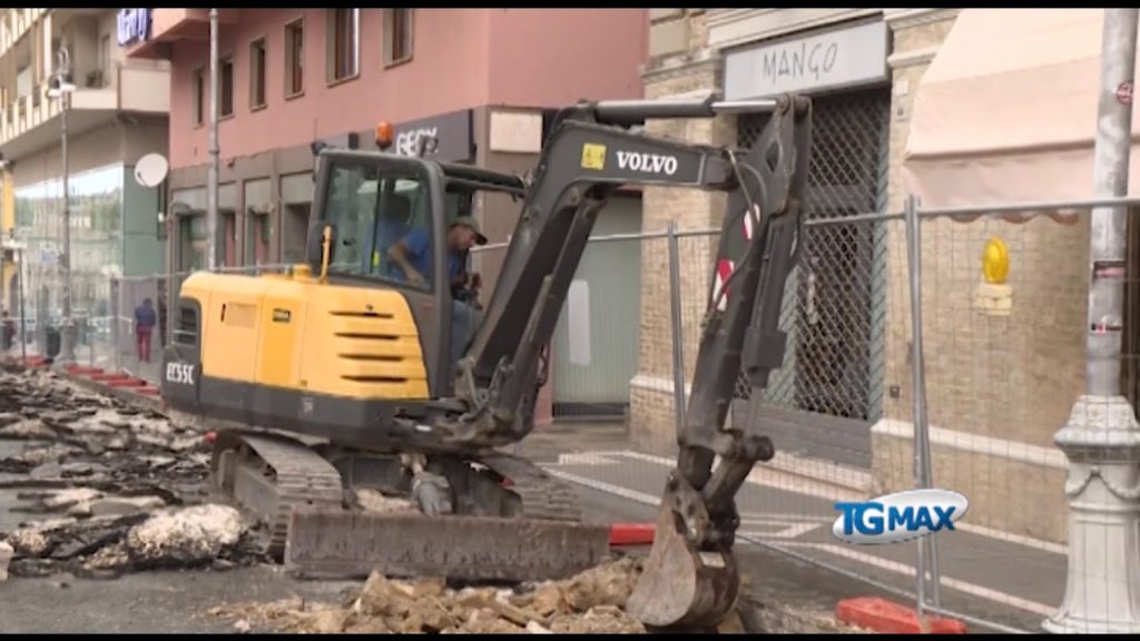 Lanciano: aperto un tratto del nuovo corso con la pavimentazione della presentosa, rimosso l’asfalto verso via Salita della posta