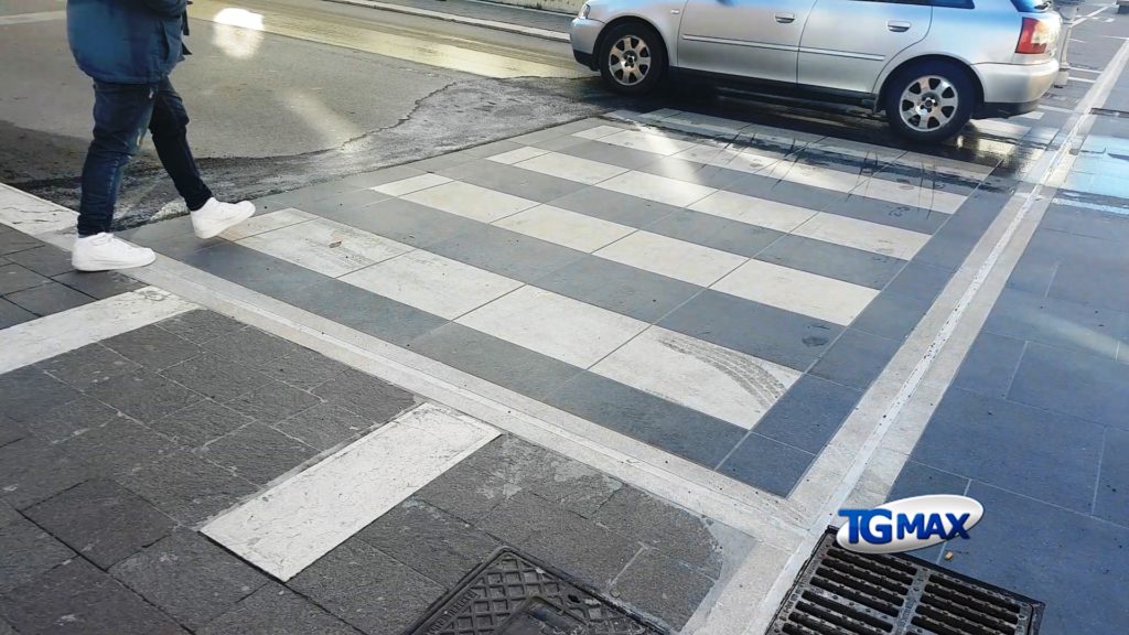 Via De Crecchio riaperta al traffico veicolare, domani l’atteso test con gli autobus