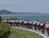 Giro d’Italia in Abruzzo, velocità media alta dopo un’ora di corsa