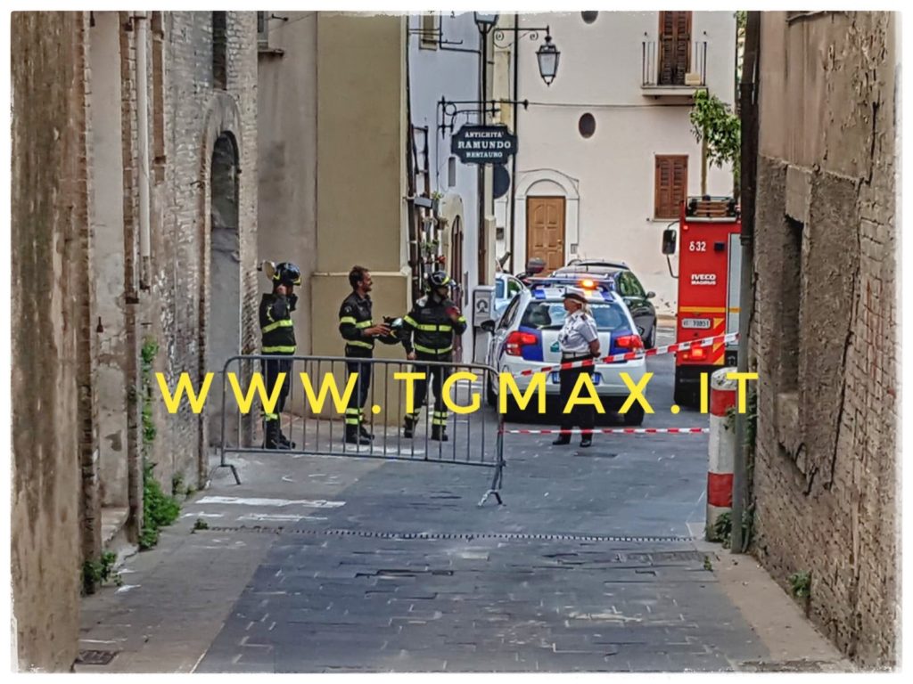 Lanciano: cade l’intonaco da palazzo Lotti, transennata l’area