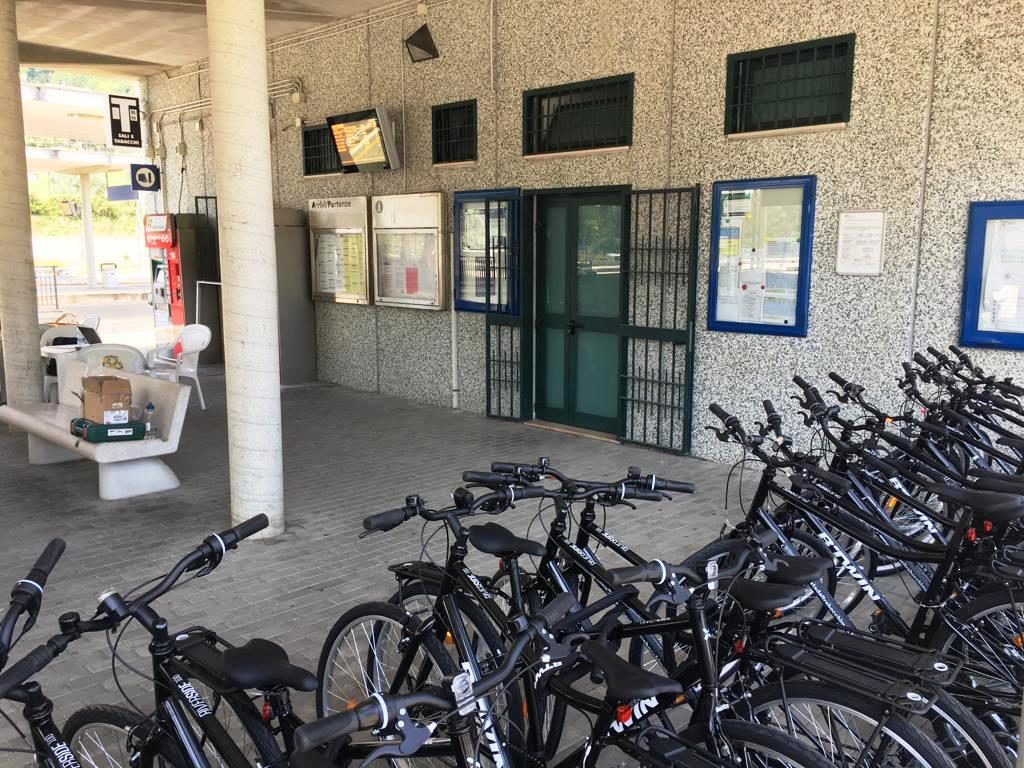 Parti in treno o bus e raggiungi la spiaggia su due ruote, attivate le bike station sulla costa dei trabocchi
