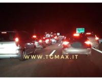 Odissea continua dei viaggiatori in A14, paralizzata l’area di Pescara con 16 km coda