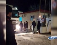 La polizia da Chieti sgombera nottetempo il presidio alla Faist di Lanciano e scorta i tir verso l’Umbria