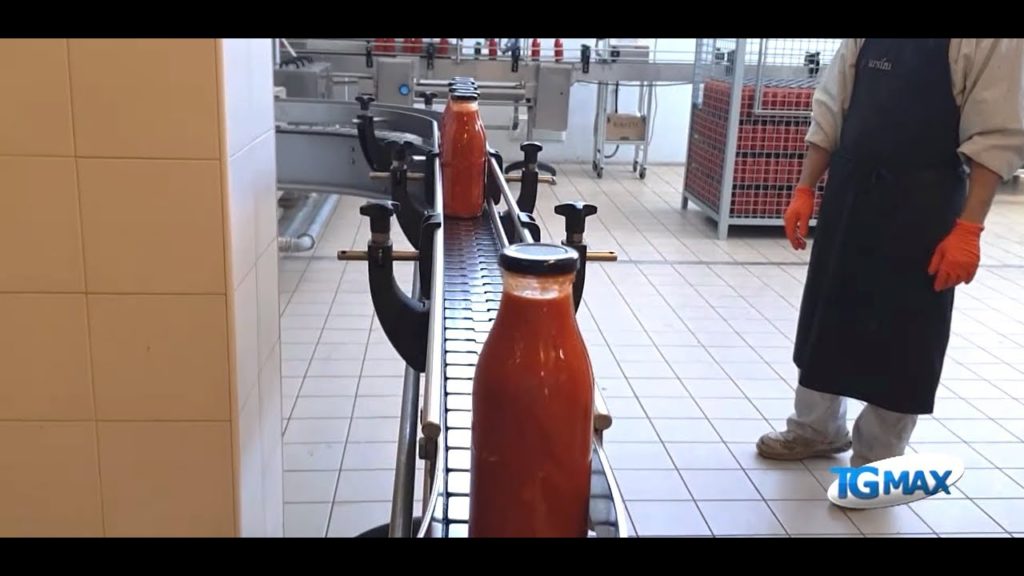Coronavirus: cambia la spesa e aumenta la produzione di salsa di pomodoro