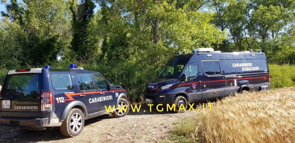 Droga: i sommozzatori dei carabinieri trovano il fucile della gang nel fiume Sangro, a Paglieta
