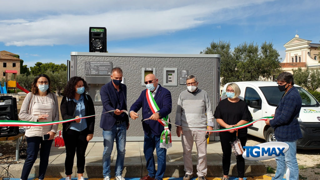 Casalbordino: ecco l’isola mangia-plastica, acqua in cambio di bottiglie e flaconi usati