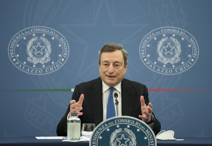 Nuovo decreto Covid: green pass dal 5 agosto per tavoli ristoranti e bar al chiuso, non riaprono le discoteche