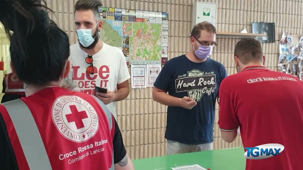 Vaccini: ecco i nuovi orari dei centri vaccinali, per gli adolescenti accesso senza prenotazione