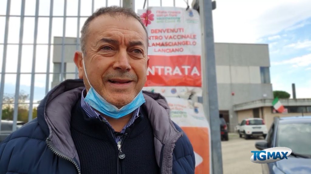 Lanciano, a centinaia per la terza dose al Pala Masciangelo