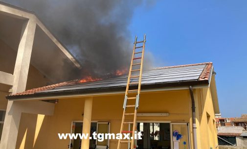 Treglio: incendio divampa sul tetto della scuola, tutti in salvo