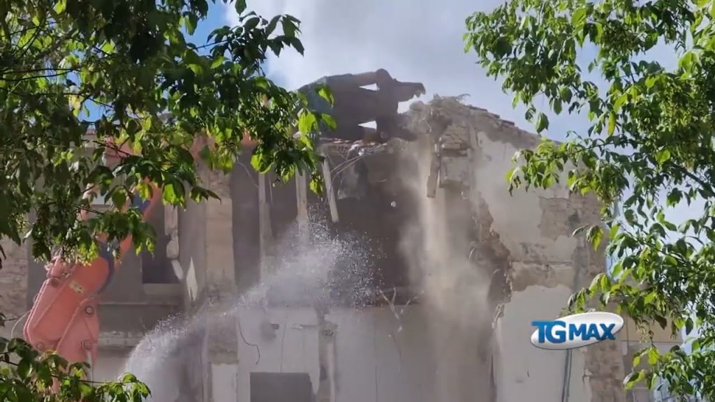 Lanciano: Villa de Angelis, terzo giorno di demolizione