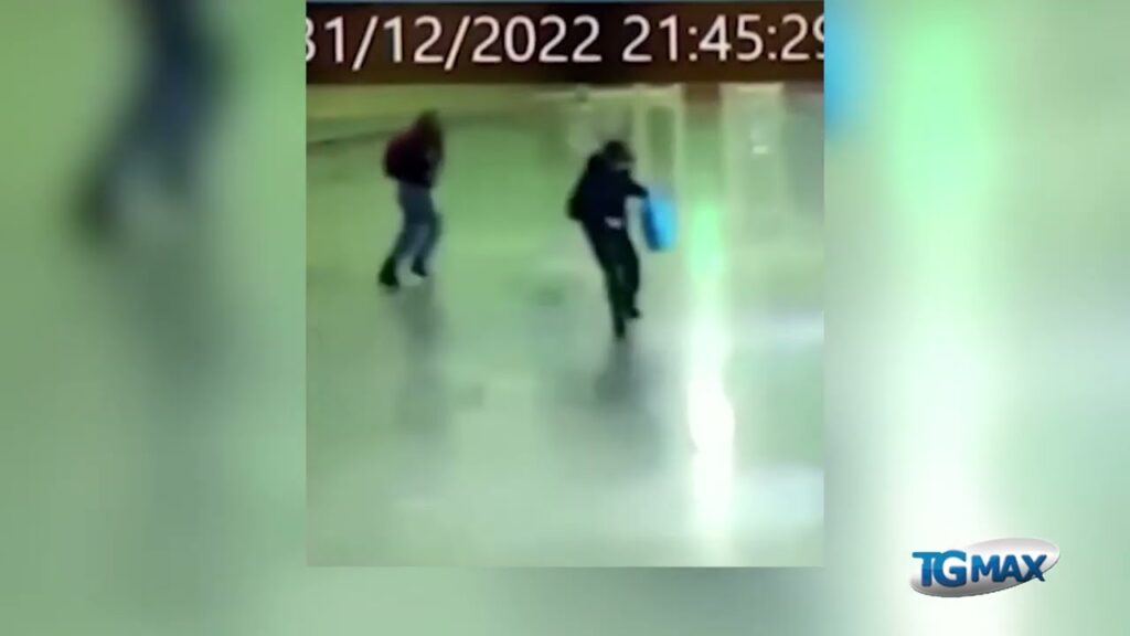 Coppia di carabinieri ferma l’accoltellatore polacco, lei è di San Salvo