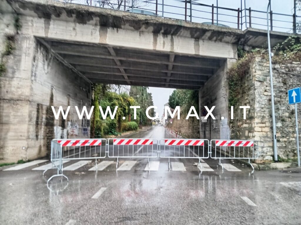 Lanciano: cadono calcinacci su via per Frisa, divieto di transito per 15 giorni
