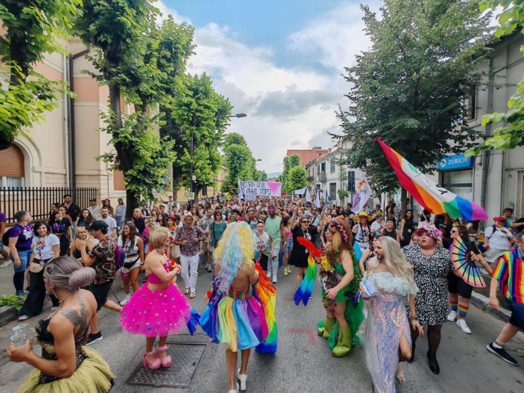 Abruzzo Pride 2025, il corteo ad Avezzano