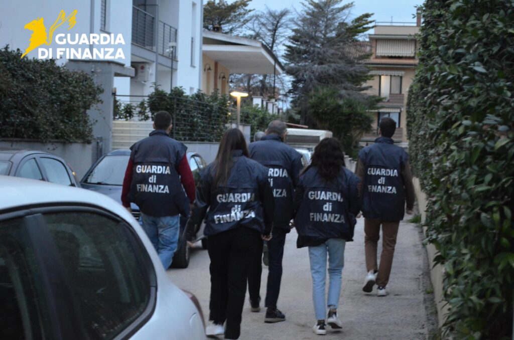 Pescara: bancarotta e fondi illeciti, tre arresti