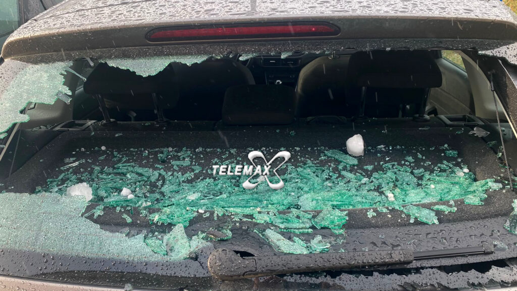 Teramo, auto degli operai danneggiate dalla grandine