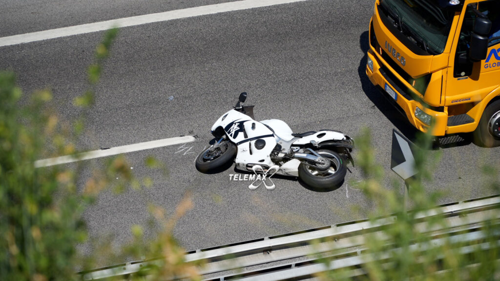 Lanciano: incidente in A14, muore motociclista 56enne
