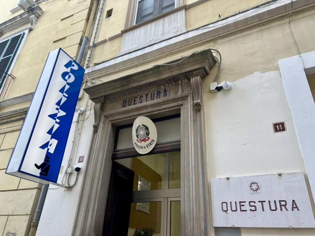 Chieti: 5 poliziotti indagati per vari reati, il Questore li rimuove da incarichi operativi
