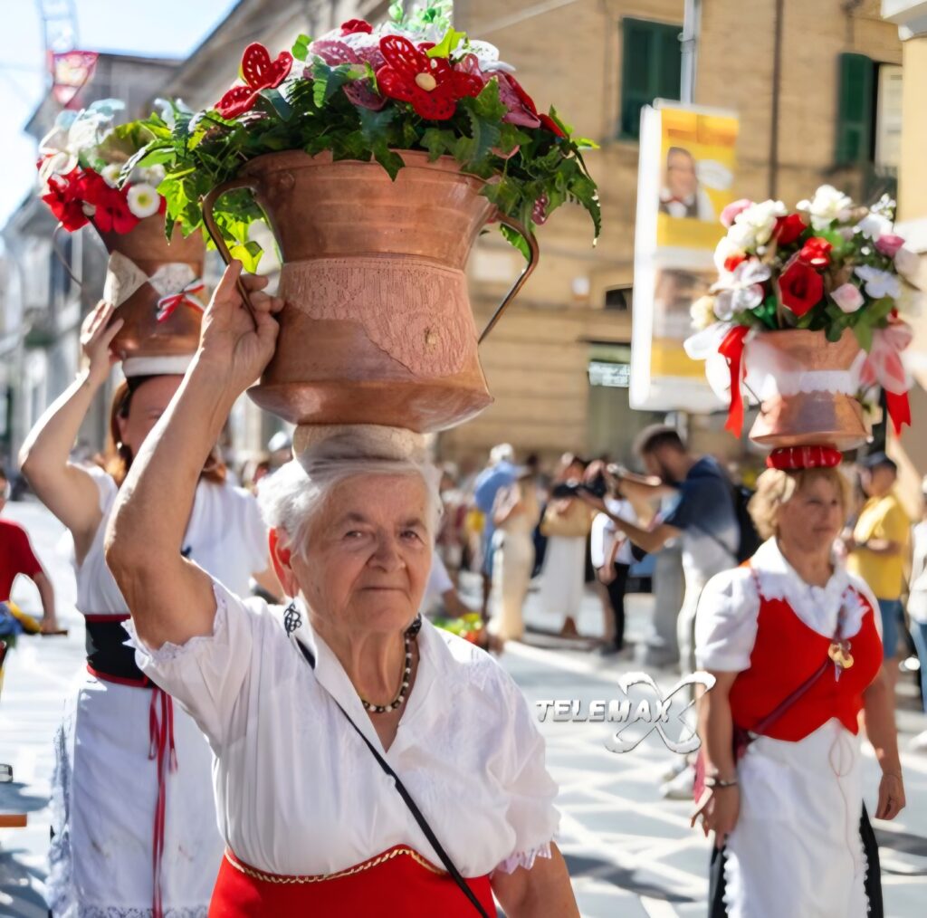 Lanciano: oltre 30 carri allegorici alla siflata del Dono