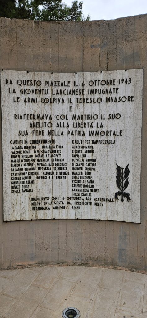 Lapide del 6 ottobre 1943 con i nomi dei caduti in combattimento e per rappresaglia