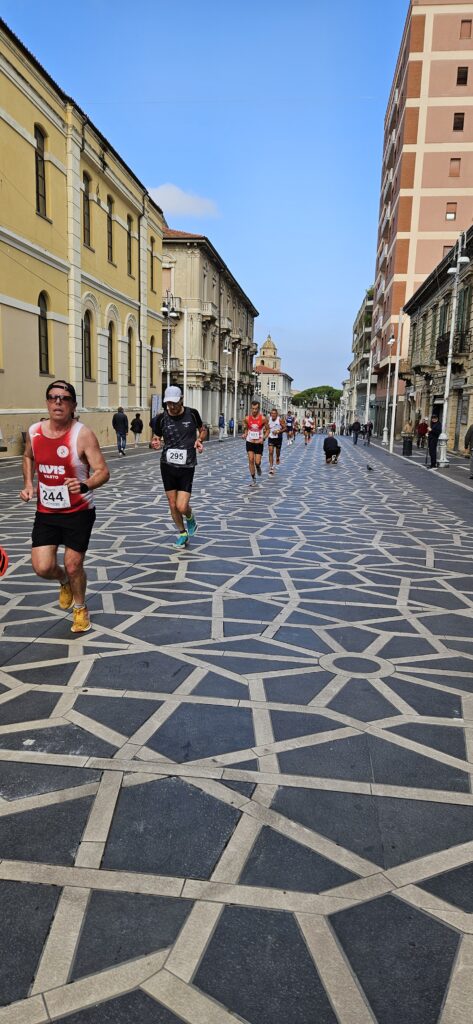 Podisti della Stralanciano 2026 su corso Trento e Trieste a Lanciano