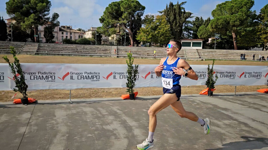 Domenico Campitelli verso il traguardo della Stralanciano 2026 a Lanciano
